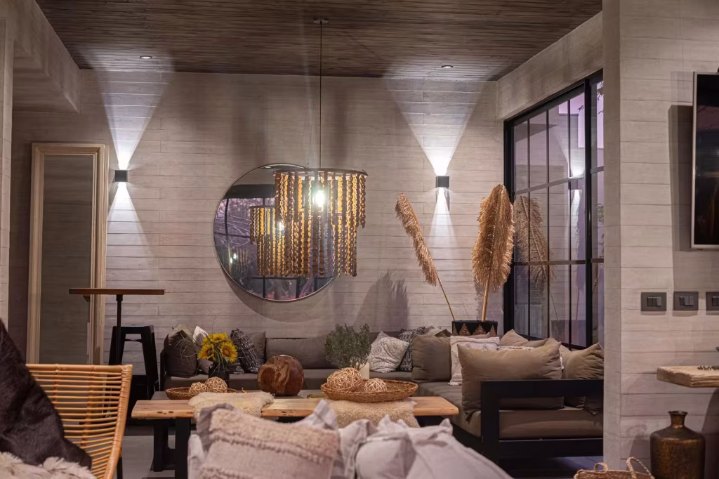 Revestimiento de Hormigón Visto Tableado
Es ideal para proyectos contemporáneos, tanto en interiores como en
exteriores.